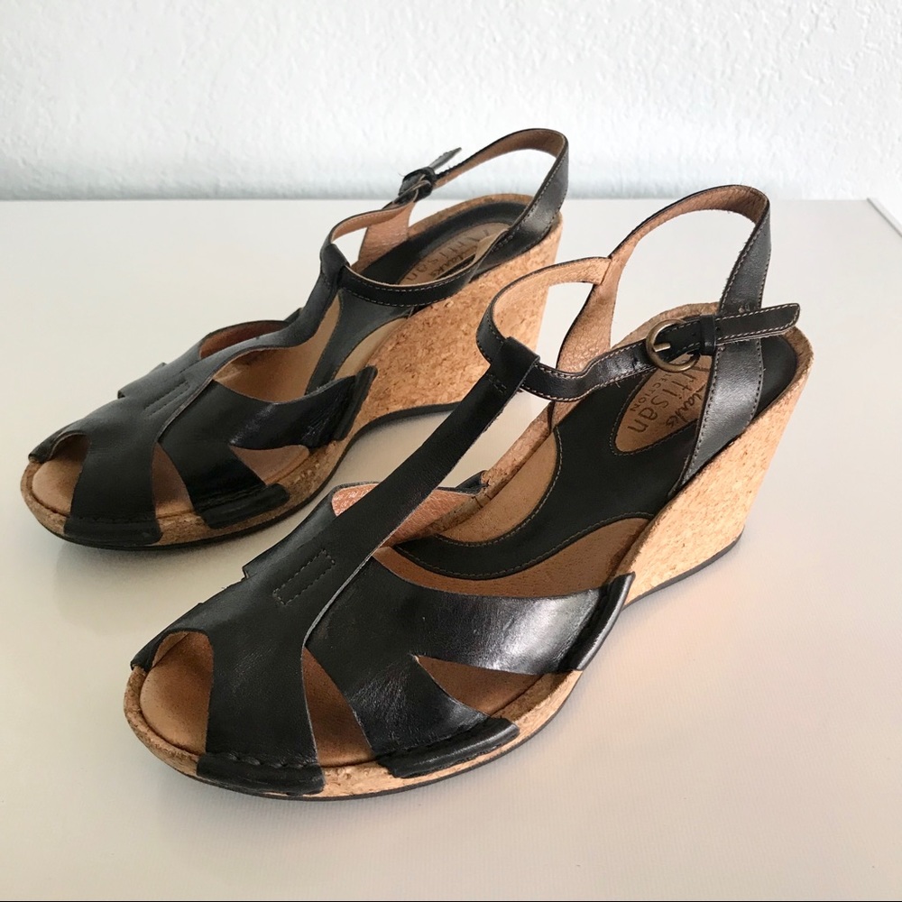 Clark’s Artisan Black Wedge Sandals Size 7.5 Womens